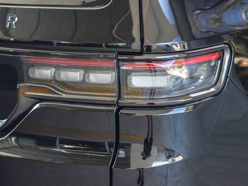 Used 2023 Jeep Grand Wagoneer Series II image 7