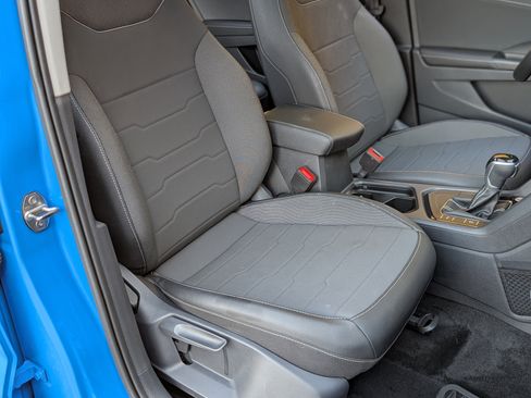 Used 2025 Volkswagen Taos SE image 21