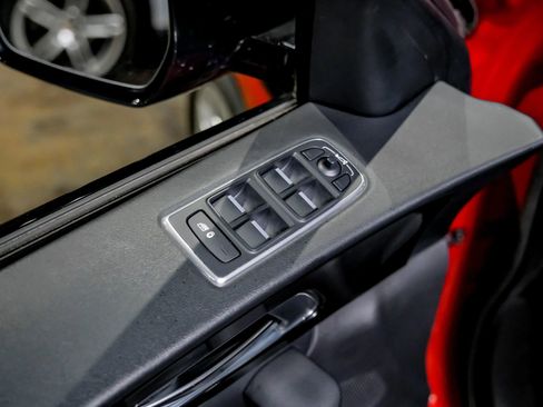 Used 2017 Jaguar F-PACE Premium image 36