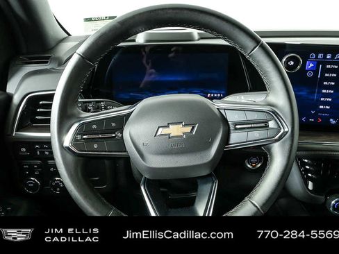 Used 2025 Chevrolet Suburban LT image 9