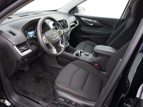 Used 2024 GMC Terrain SLE w/ Driver Convenience Package FWD image 9