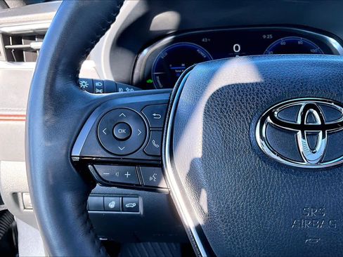 Used 2024 Toyota Venza Limited image 23
