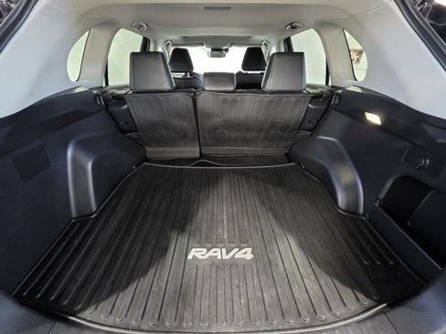 Used 2022 Toyota RAV4 XLE Premium image 22