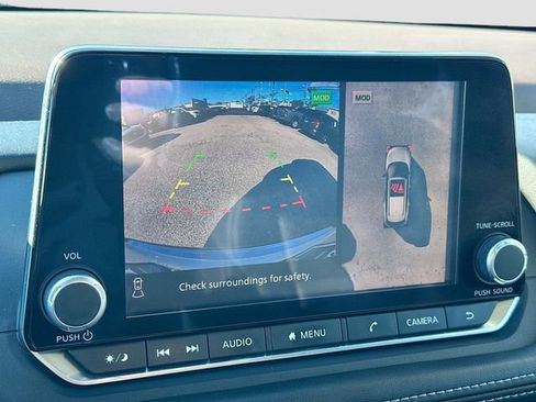 Used 2021 Nissan Rogue SV image 13