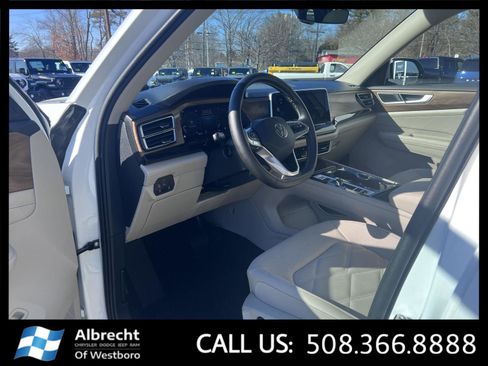 Used 2025 Volkswagen Atlas SE image 9