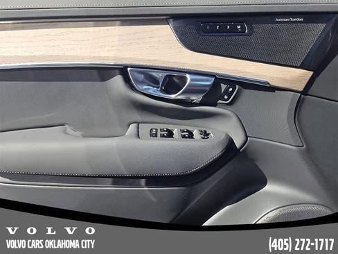 Used 2025 Volvo XC90 B6 Plus w/ Protection Package Premier image 17