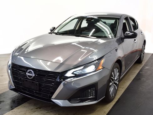 Used 2025 Nissan Altima 2.5 SV image 4