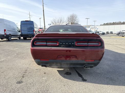 Used 2019 Dodge Challenger SXT image 7