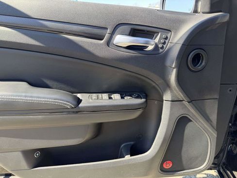 Used 2012 Chrysler 300 S image 19