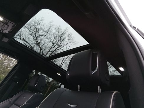 Used 2022 Cadillac Escalade Premium Luxury image 12