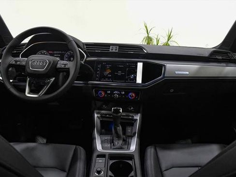 Certified 2024 Audi Q3 2.0T Premium Plus image 17