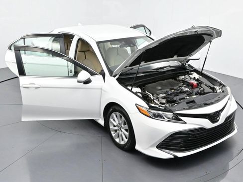 Used 2019 Toyota Camry LE FWD image 38