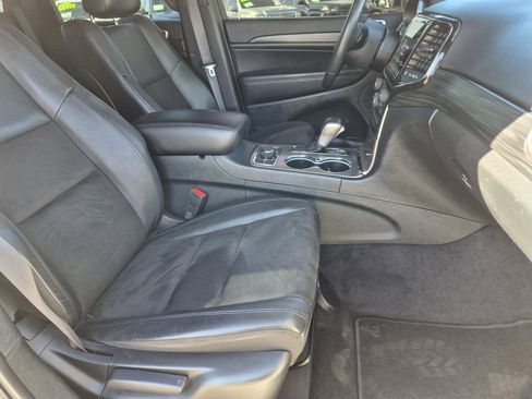 Used 2022 Jeep Grand Cherokee Laredo X image 22