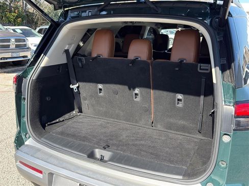 Used 2023 Nissan Pathfinder Platinum image 32