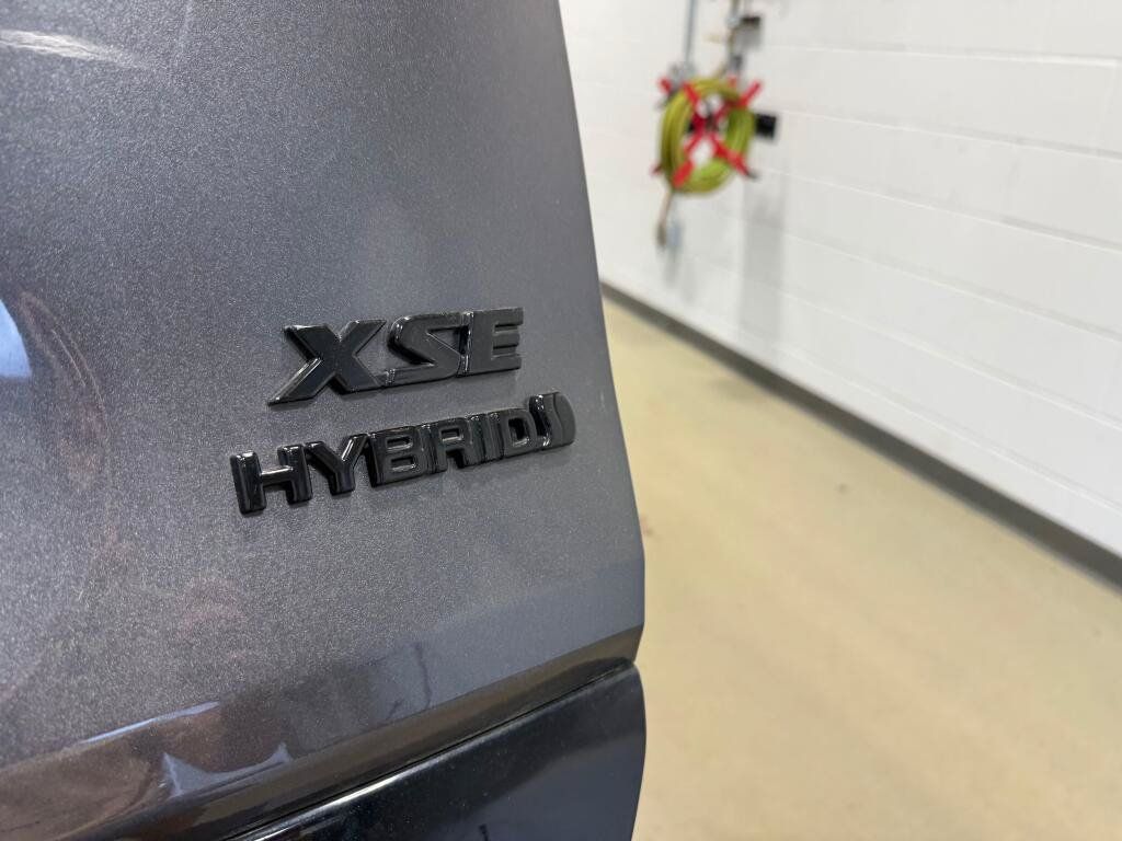 Certified 2022 Toyota RAV4 XSE w/ XSE Grade Weather Package AWD/4WD image 15