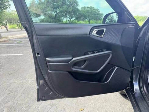 Used 2020 Kia Soul EX FWD image 14