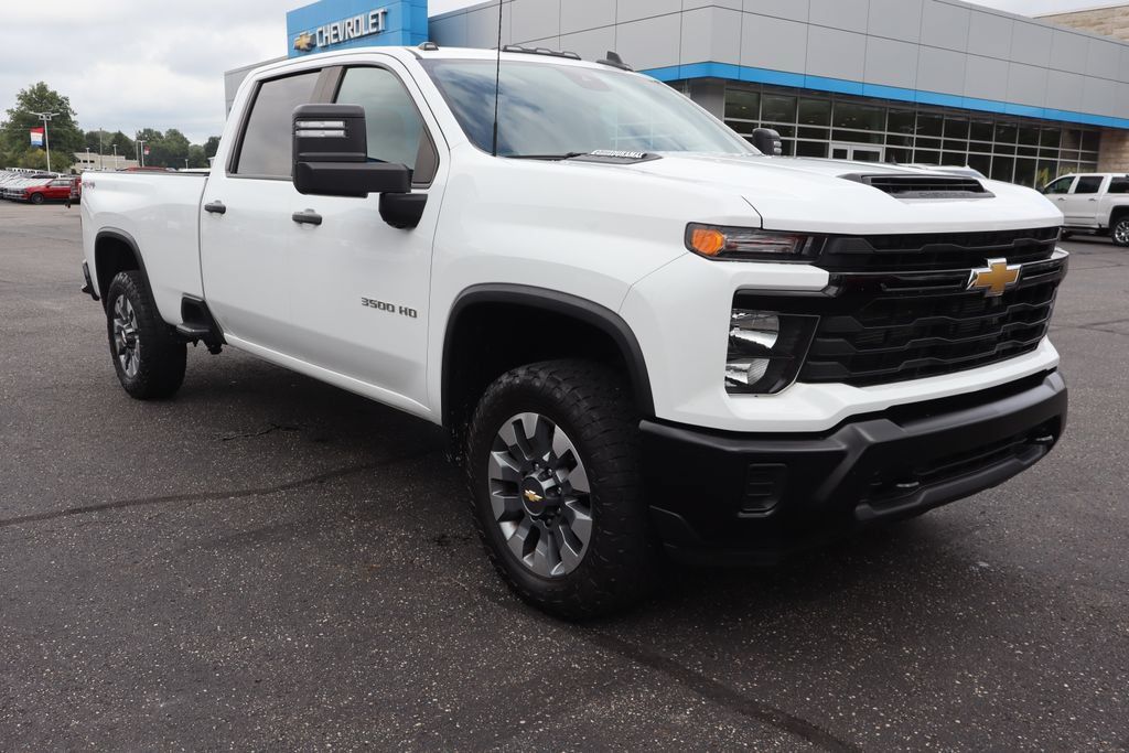 Used 2024 Chevrolet Silverado 3500 W/T AWD/4WD image 2