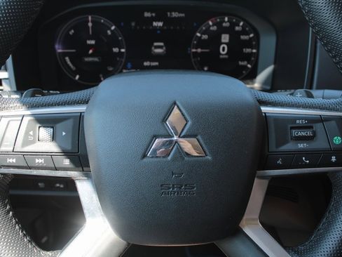 Used 2023 Mitsubishi Outlander SE image 15