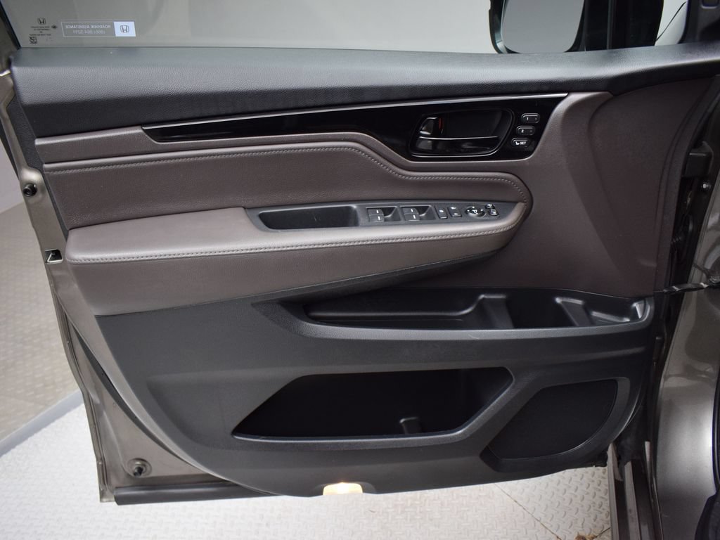 Used 2018 Honda Odyssey Elite image 16