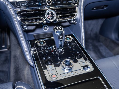 Certified 2024 Bentley Flying Spur V8 AWD/4WD image 46