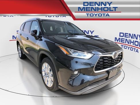 Certified 2025 Toyota Highlander Limited AWD/4WD image 1