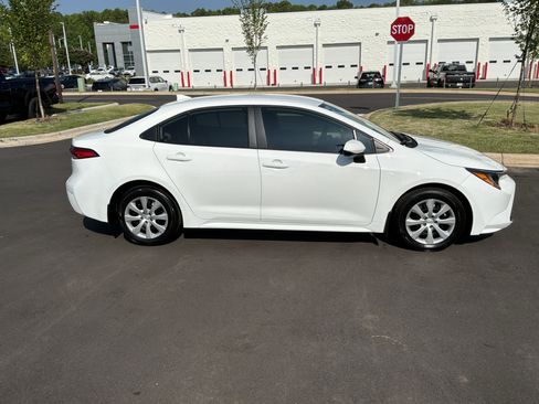 Used 2026 Toyota Corolla LE FWD image 11