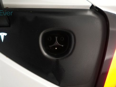 Used 2025 Tesla Model 3 Long Range image 10