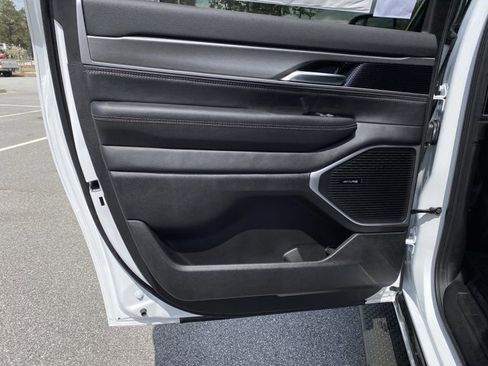 New 2025 Jeep Wagoneer L Base w/ Premium Group I image 22