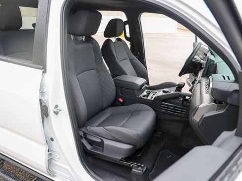 Certified 2025 Toyota Tacoma SR5 AWD/4WD image 44