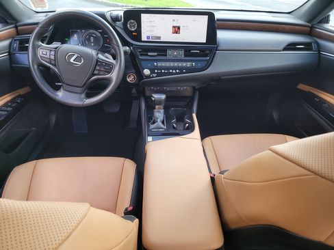 Used 2025 Lexus ES 300h w/ Premium Package FWD image 14