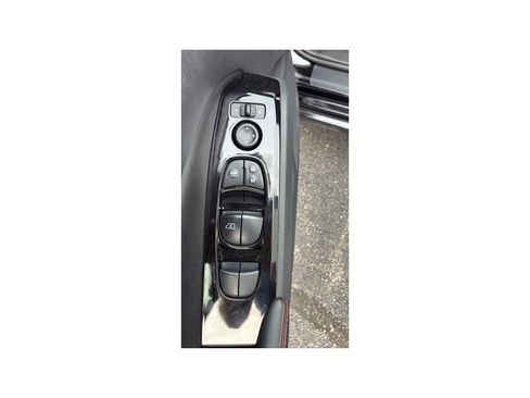 Used 2025 Nissan Altima 2.5 SR FWD image 12