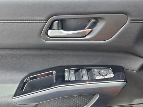 New 2026 Nissan Pathfinder SL FWD image 30