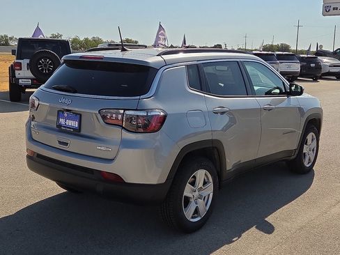 Used 2022 Jeep Compass Latitude w/ Convenience Group AWD/4WD image 5