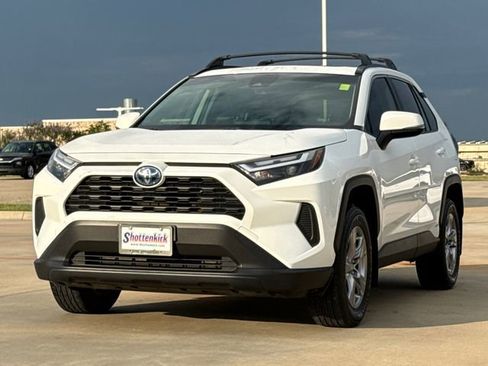 Used 2023 Toyota RAV4 XLE w/ Convenience Package AWD/4WD image 3