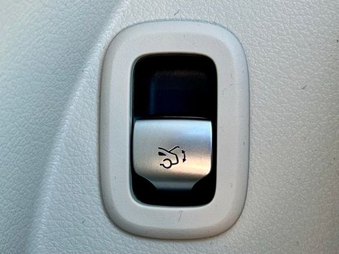 Certified 2026 Mercedes-Benz GLC 300 4MATIC image 31