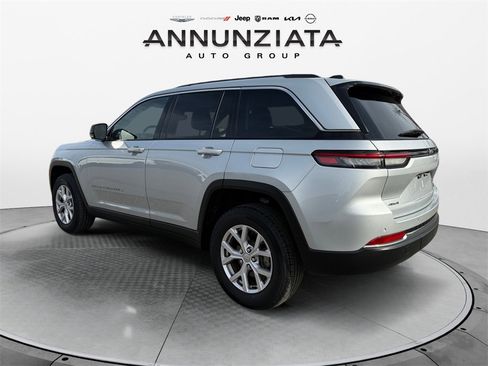 Used 2022 Jeep Grand Cherokee Limited image 3