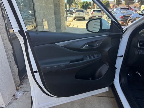 Used 2025 Buick Envista Preferred image 20