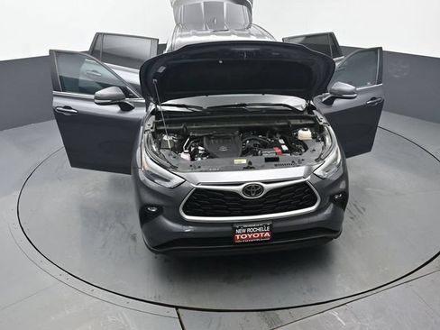 Certified 2024 Toyota Highlander LE AWD/4WD image 56