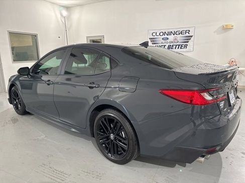 Used 2025 Toyota Camry SE image 8