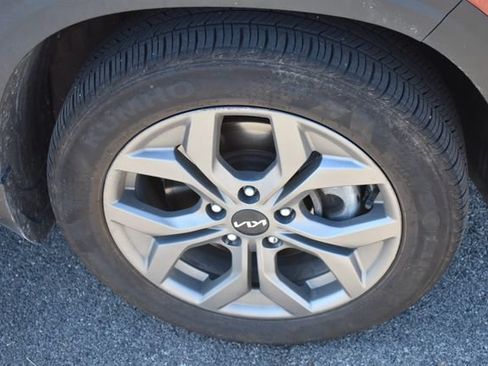 Used 2024 Kia Seltos S AWD/4WD image 11