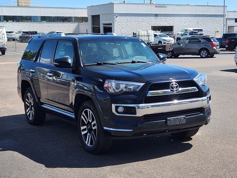Used 2019 Toyota 4Runner Limited w/ Preferred Accessory Package AWD/4WD image 4