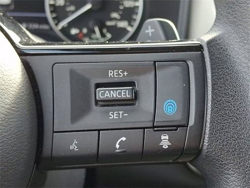 Used 2023 Nissan Rogue SV image 21