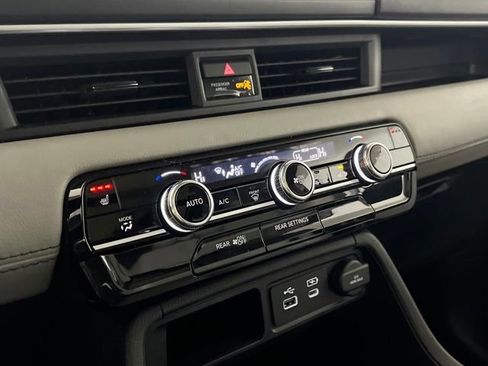 Certified 2025 Honda Pilot Touring image 30