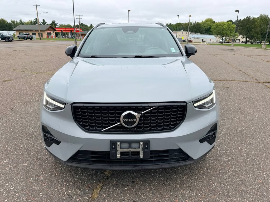Used 2024 Volvo XC40 B5 Plus AWD/4WD image 6