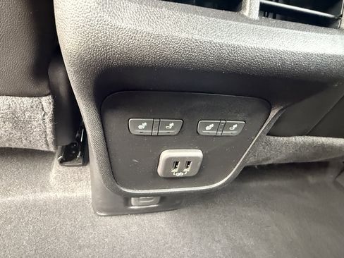 Used 2019 Chevrolet Equinox Premier image 18