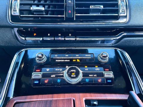 Used 2023 Lincoln Navigator 2WD image 34