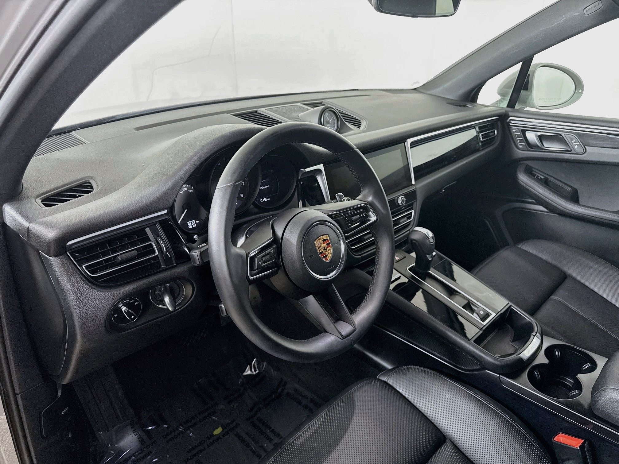 Certified 2023 Porsche Macan AWD/4WD image 4
