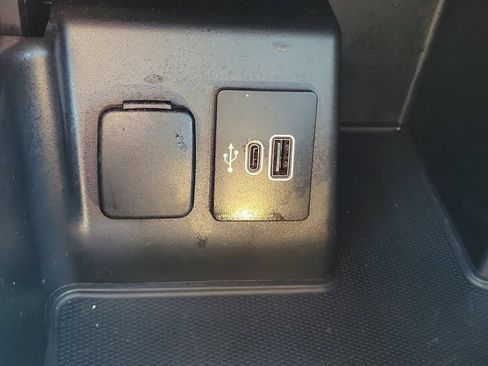Used 2025 Ford Explorer ST-Line w/ Premium Package RWD image 33