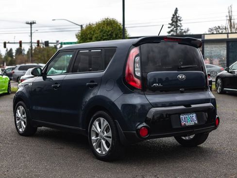 Used 2016 Kia Soul + FWD image 11
