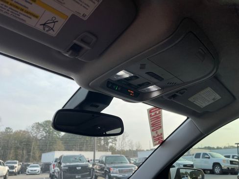 Used 2022 GMC Terrain SLT w/ Infotainment Package II image 19